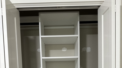 3-Reach-In Closet Photo