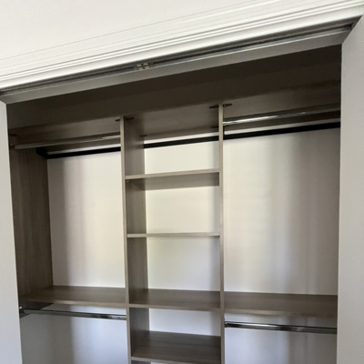 6-Reach-In Closet Photo