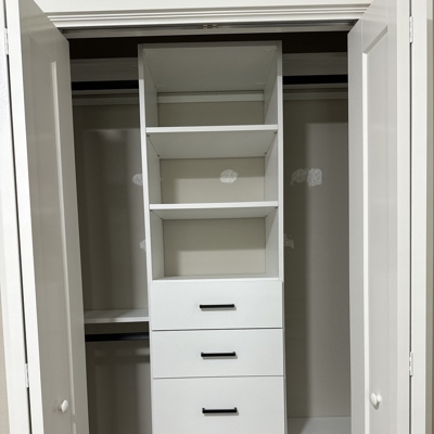 3-Reach-In Closet Photo