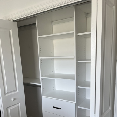 4-Reach-In Closet Side View Photo